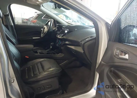 2017 Ford Escape Titanium z USA, uszkodzony, nr VIN 1FMCU9JD3HUD37432